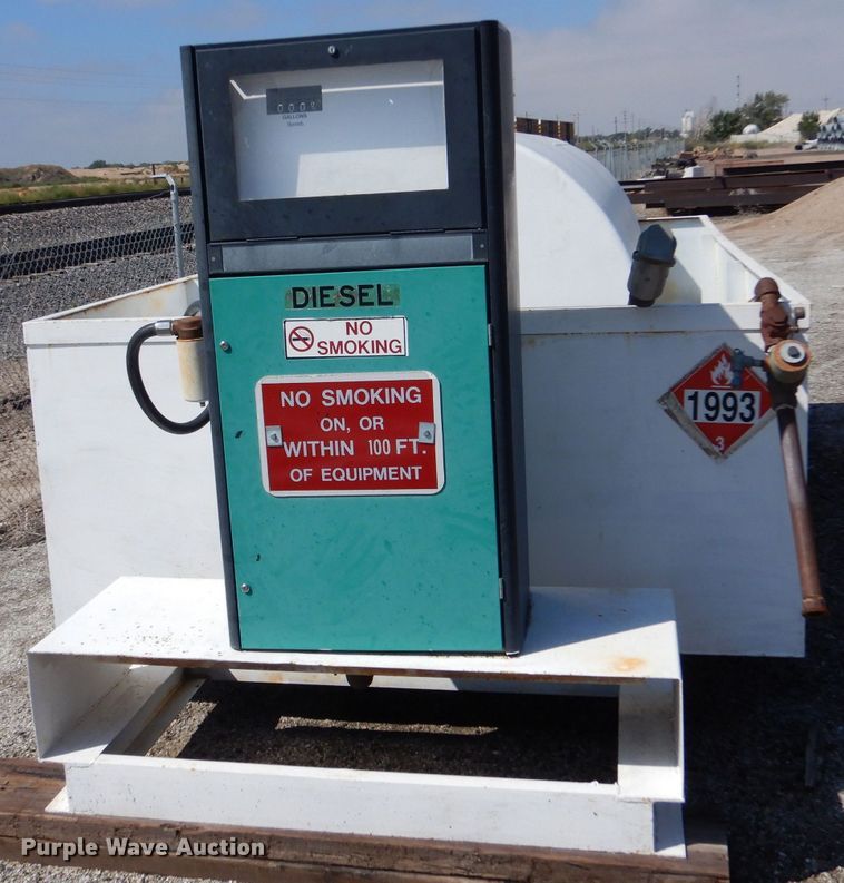 image for item LU9572 2016 Wemac 2000G  fuel tank