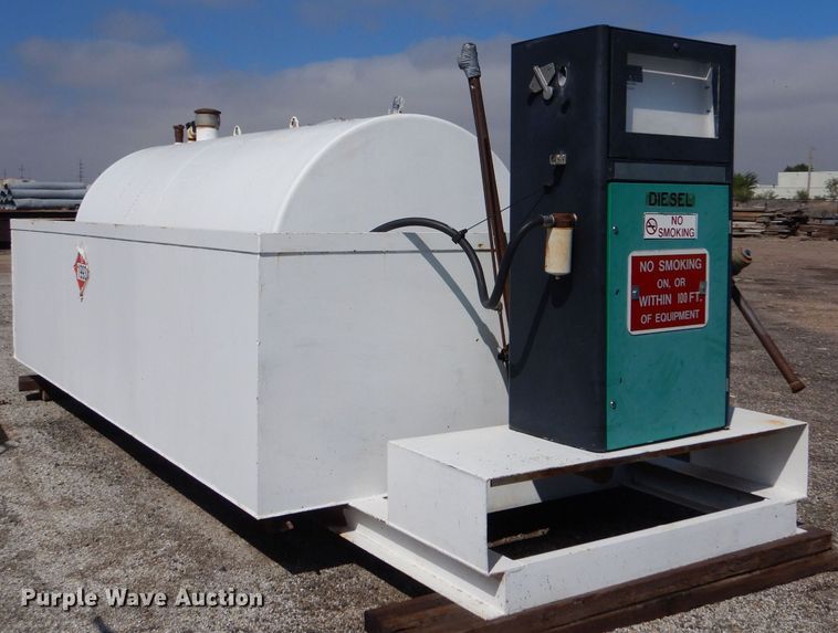 image for item LU9572 2016 Wemac 2000G  fuel tank