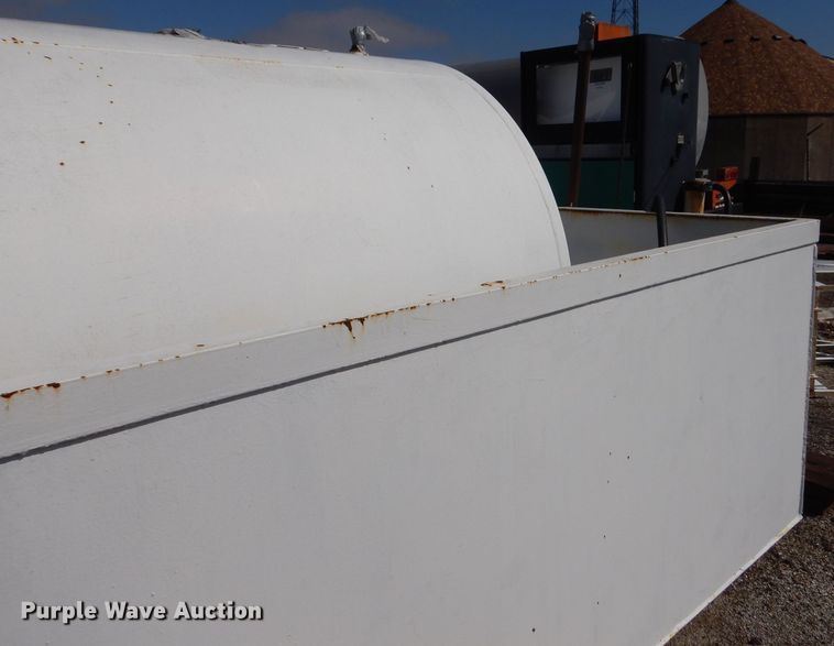 image for item LU9572 2016 Wemac 2000G  fuel tank