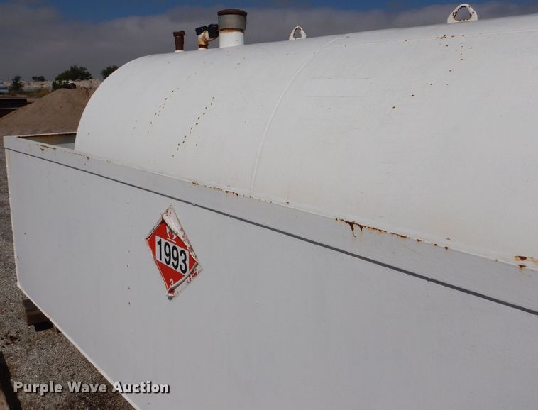 image for item LU9572 2016 Wemac 2000G  fuel tank