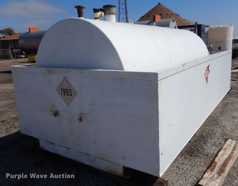 image for item LU9572 2016 Wemac 2000G  fuel tank