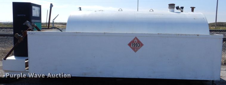 image for item LU9572 2016 Wemac 2000G  fuel tank