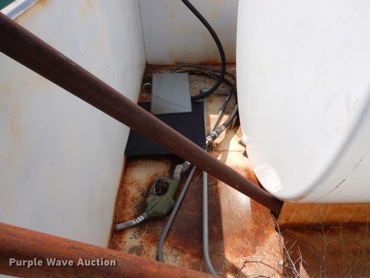 image for item LU9572 2016 Wemac 2000G  fuel tank