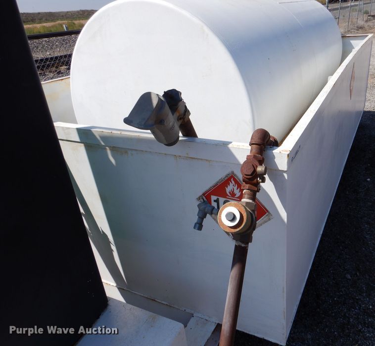 image for item LU9572 2016 Wemac 2000G  fuel tank