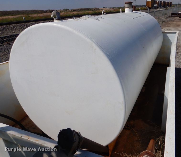 image for item LU9572 2016 Wemac 2000G  fuel tank