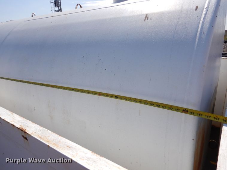 image for item LU9572 2016 Wemac 2000G  fuel tank