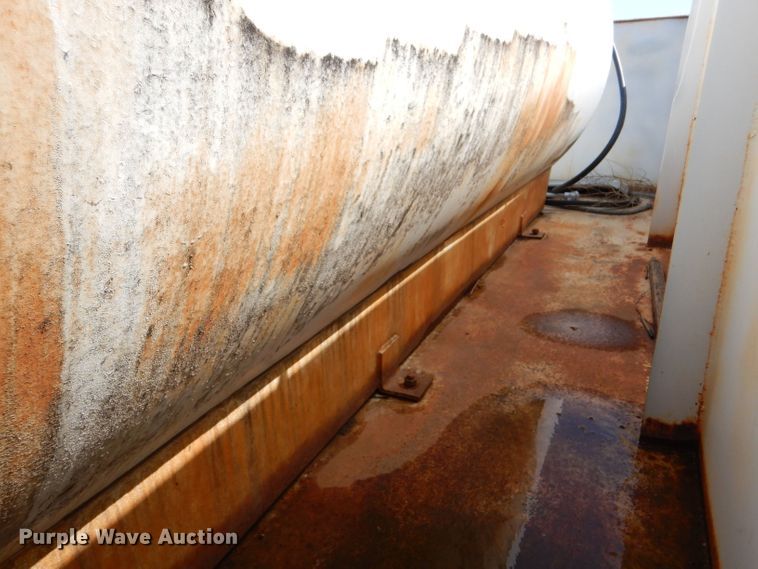 image for item LU9572 2016 Wemac 2000G  fuel tank