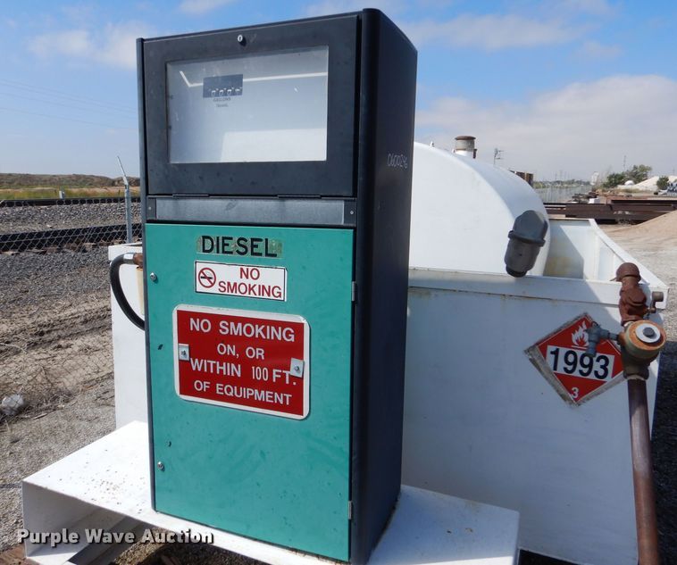 image for item LU9572 2016 Wemac 2000G  fuel tank