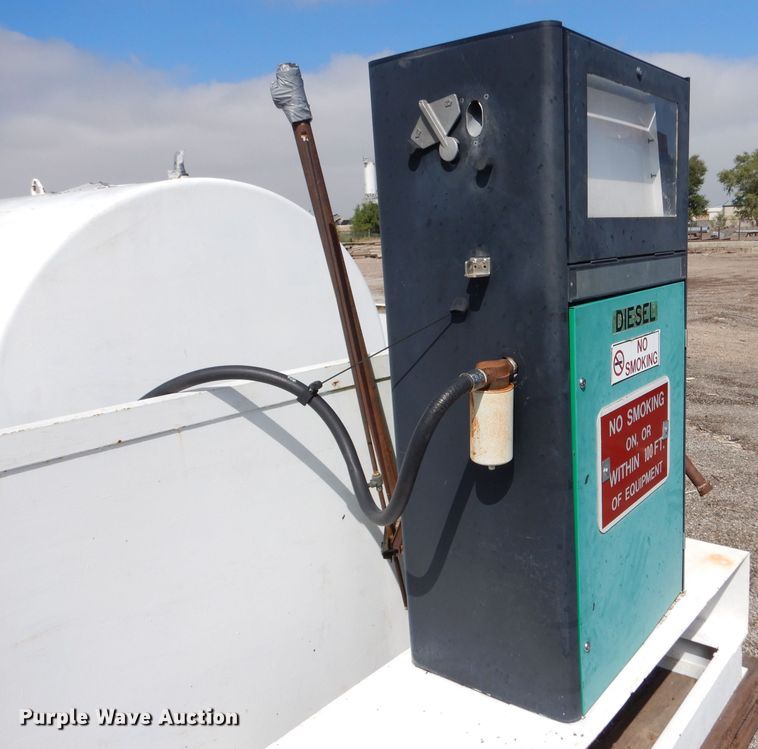 image for item LU9572 2016 Wemac 2000G  fuel tank