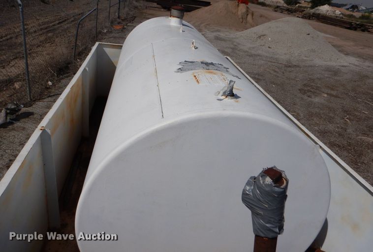 image for item LU9572 2016 Wemac 2000G  fuel tank