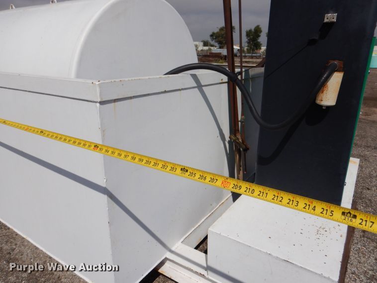 image for item LU9572 2016 Wemac 2000G  fuel tank