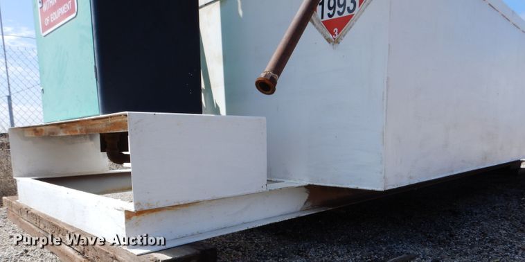 image for item LU9572 2016 Wemac 2000G  fuel tank