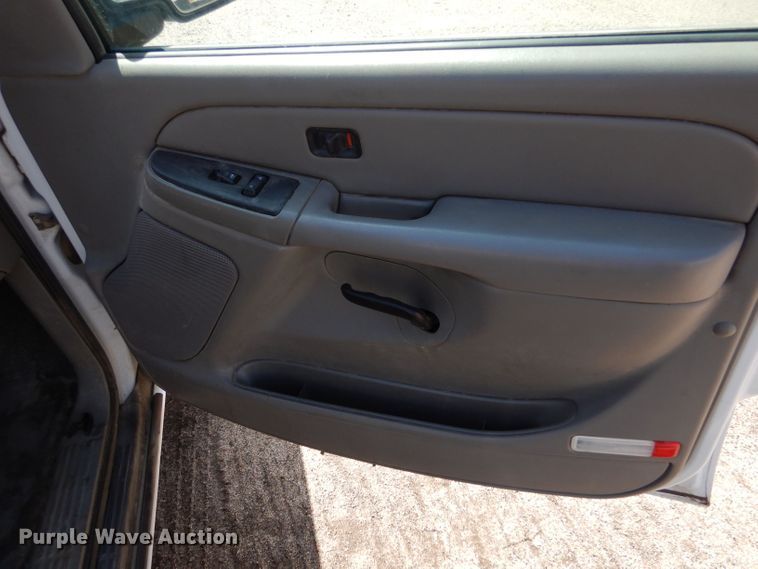 image for item LU9573 2006 Chevrolet Suburban 1500  SUV