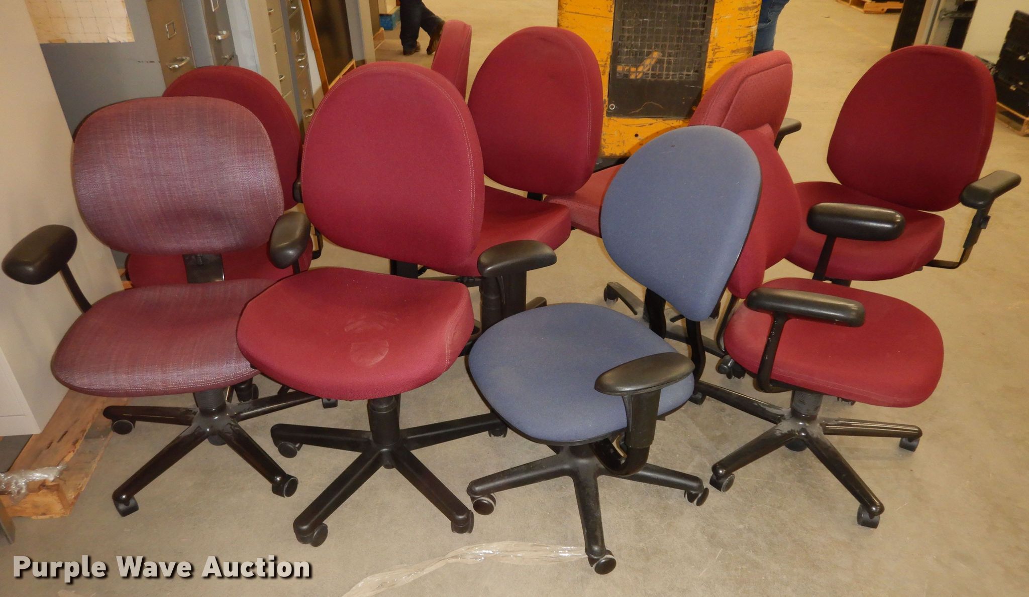 Furniture in Topeka, KS Item KF9344 sold Purple Wave