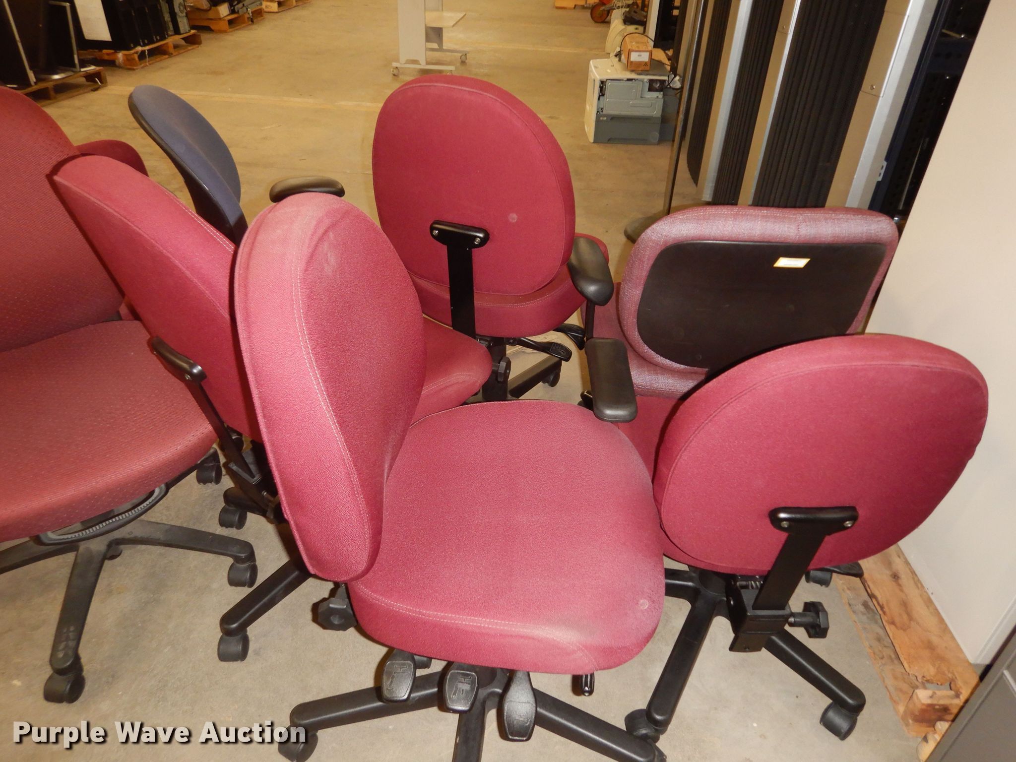 Furniture in Topeka, KS Item KF9344 sold Purple Wave