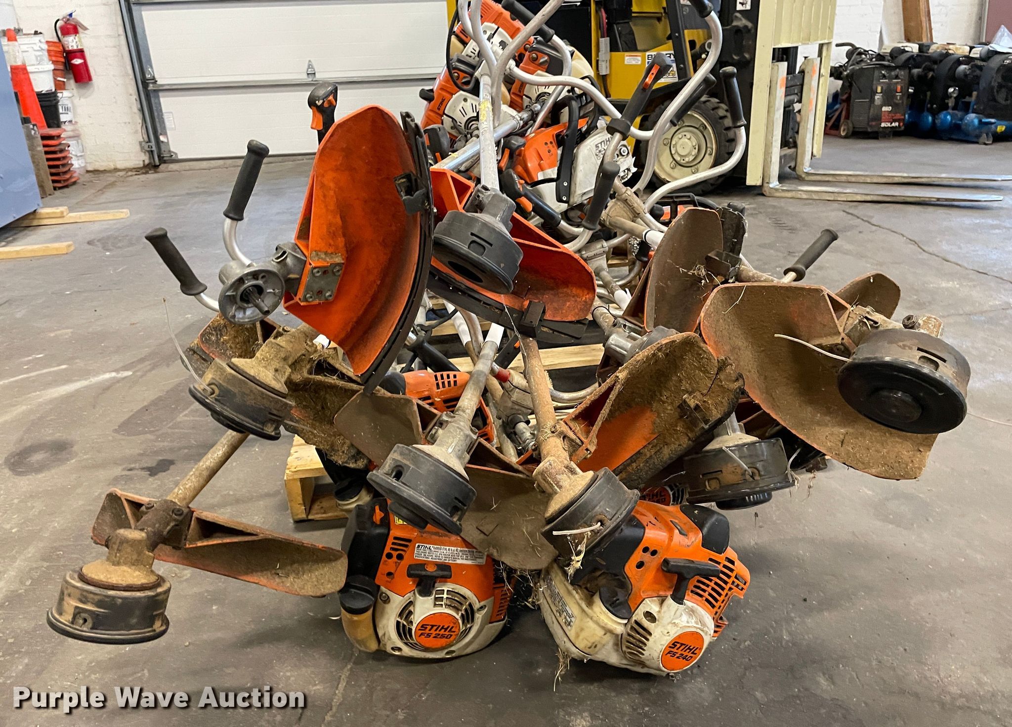 Lawn and garden equipment in Norton, KS Item LC9024 sold Purple Wave