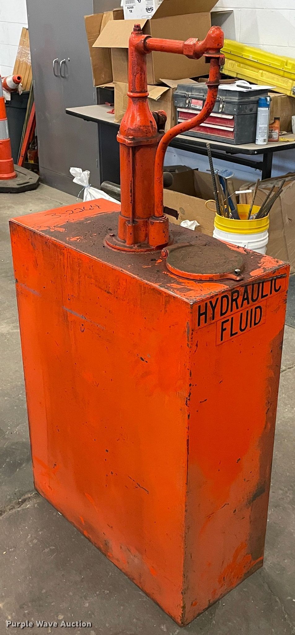 Oil tank in Norton, KS Item LC9025 sold Purple Wave