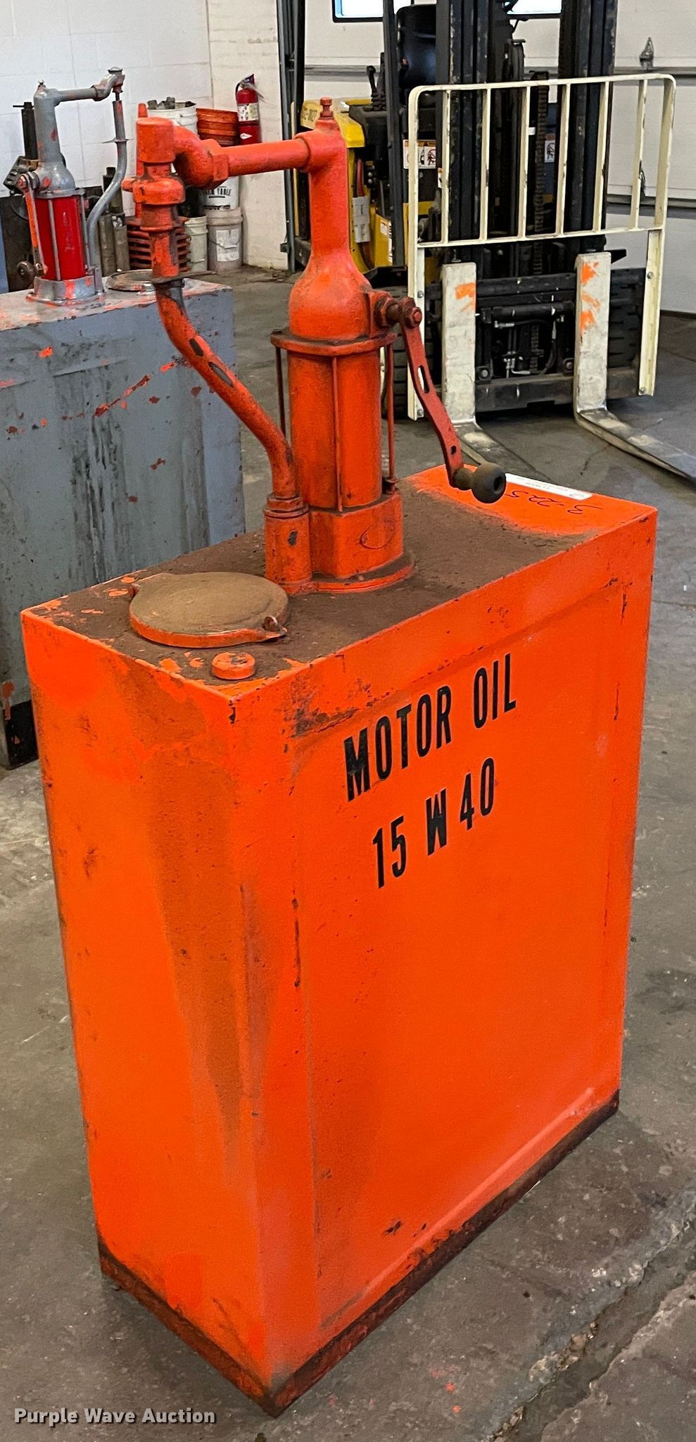 Oil tank in Norton, KS Item LC9028 sold Purple Wave