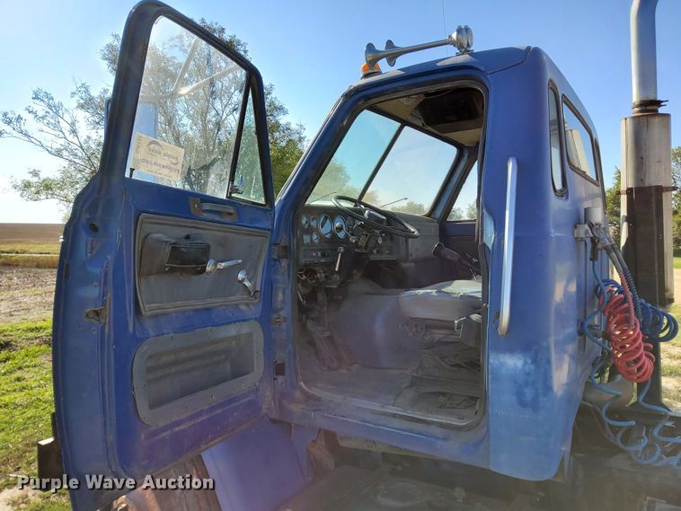 image for item DJ6132 1984 GMC Brigadier  semi truck