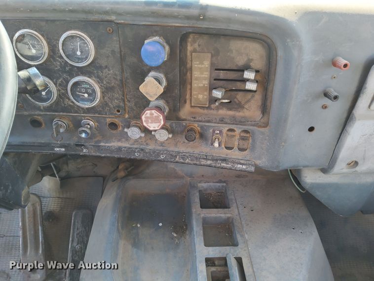 image for item DJ6132 1984 GMC Brigadier  semi truck