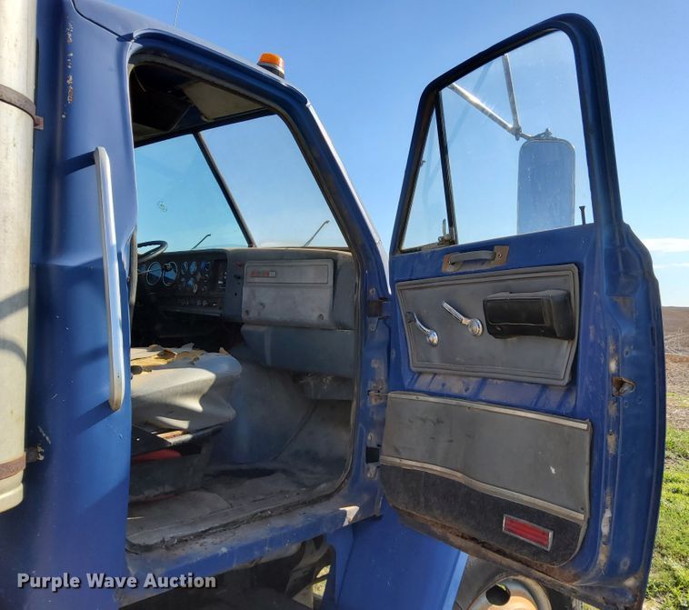 image for item DJ6132 1984 GMC Brigadier  semi truck