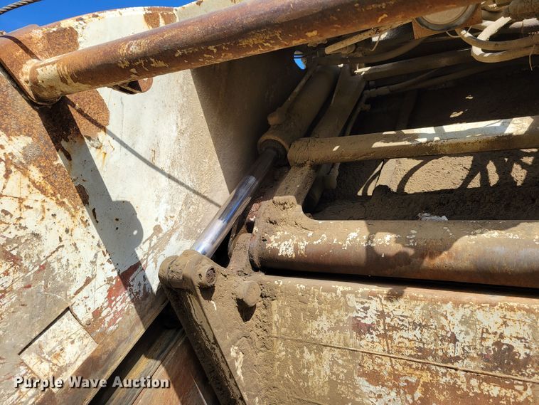 image for item DM8069 1995 International 4900  refuse truck