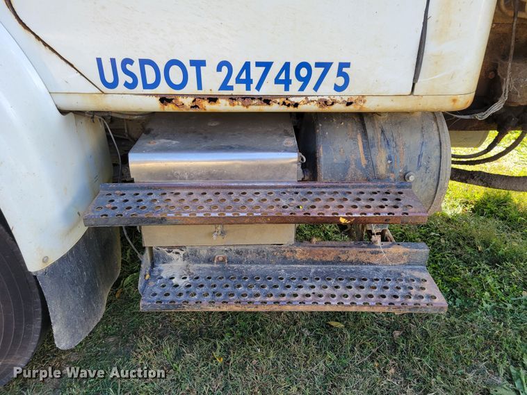 image for item DM8069 1995 International 4900  refuse truck