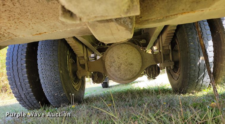 image for item DM8069 1995 International 4900  refuse truck