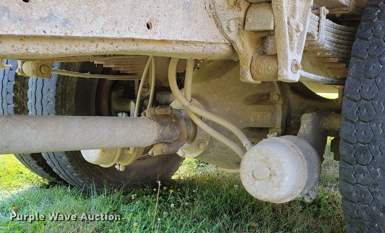 image for item DM8069 1995 International 4900  refuse truck