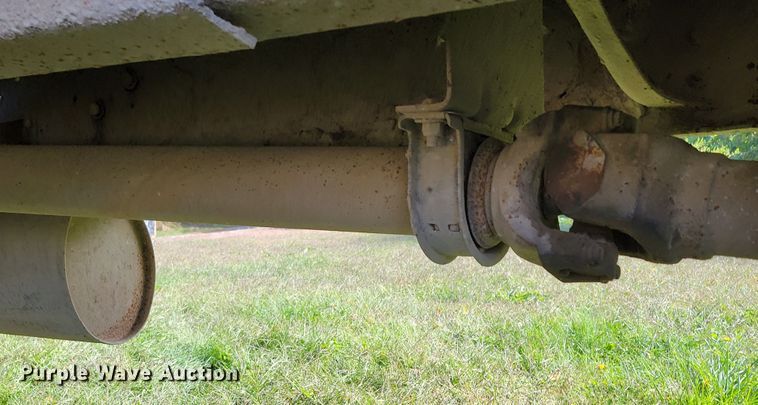 image for item DM8069 1995 International 4900  refuse truck