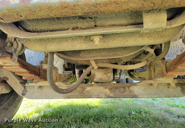 image for item DM8069 1995 International 4900  refuse truck