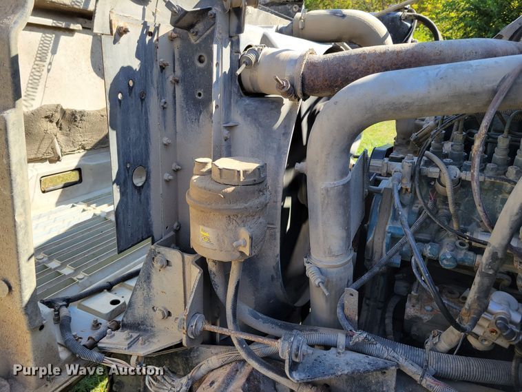 image for item DM8069 1995 International 4900  refuse truck