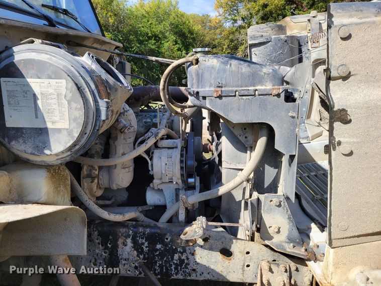 image for item DM8069 1995 International 4900  refuse truck