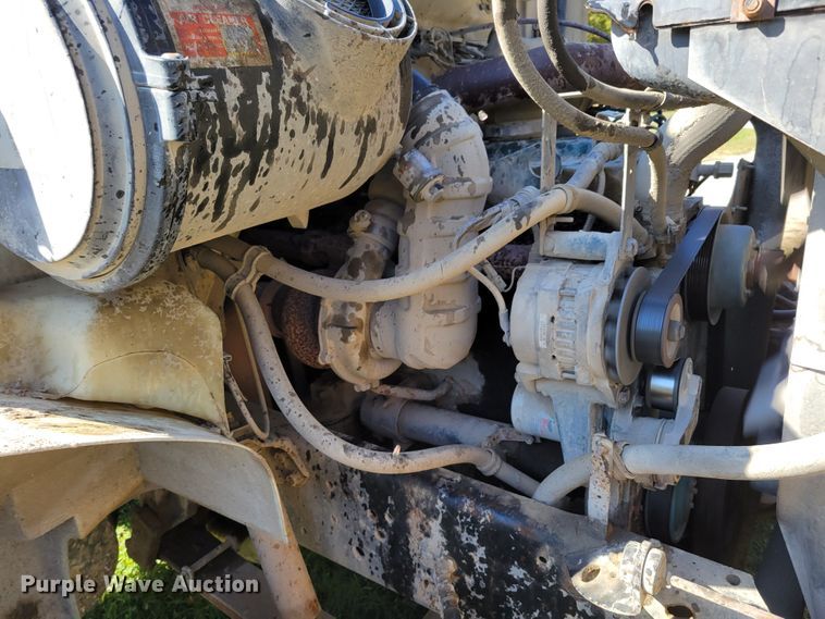 image for item DM8069 1995 International 4900  refuse truck