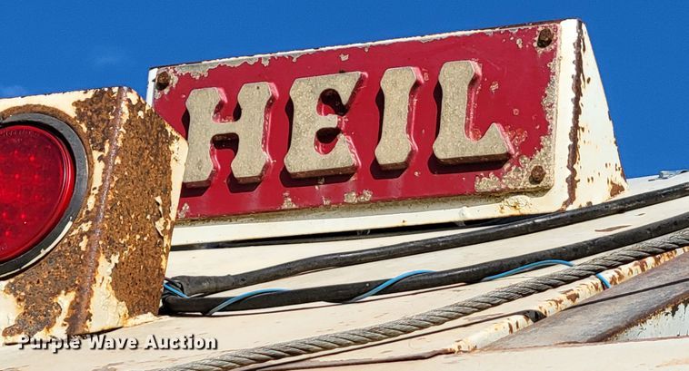 image for item DM8069 1995 International 4900  refuse truck