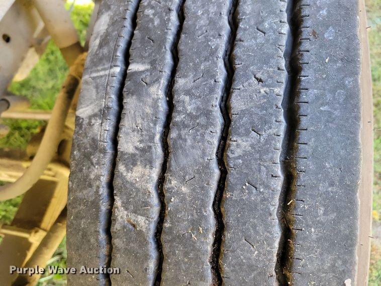 image for item DM8069 1995 International 4900  refuse truck