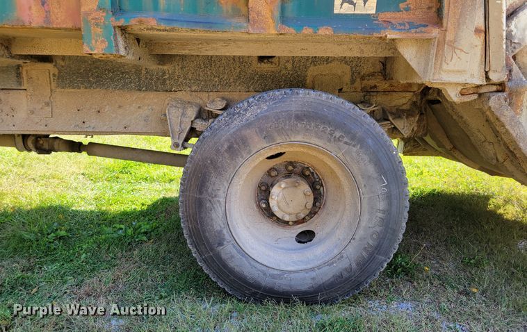 image for item DM8069 1995 International 4900  refuse truck