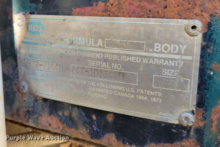 image for item DM8069 1995 International 4900  refuse truck