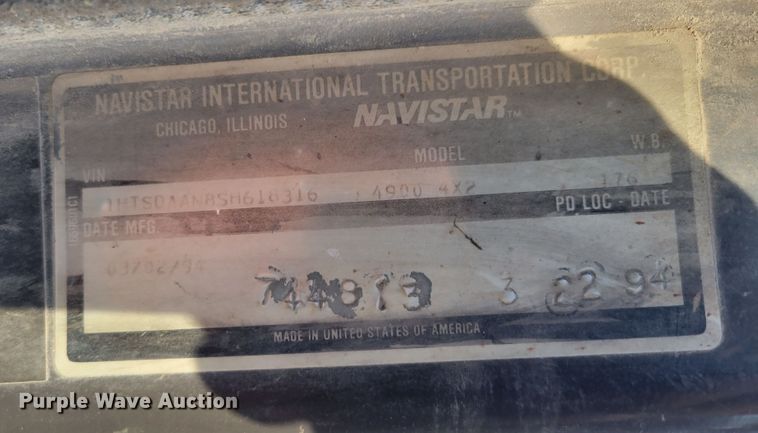 image for item DM8069 1995 International 4900  refuse truck