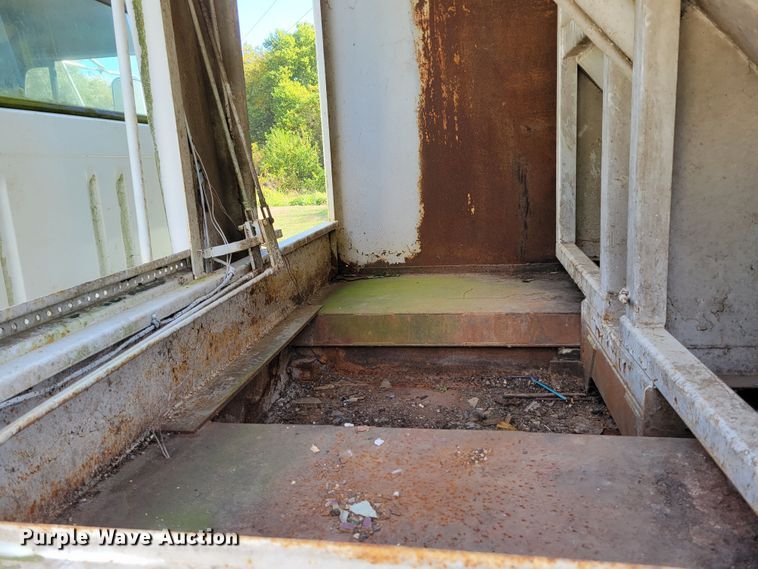 image for item DM8070 1993 International 4900  refuse truck