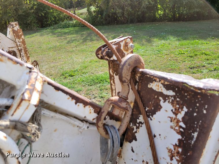 image for item DM8070 1993 International 4900  refuse truck