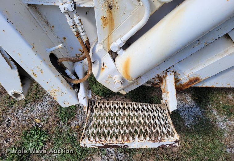 image for item DM8070 1993 International 4900  refuse truck