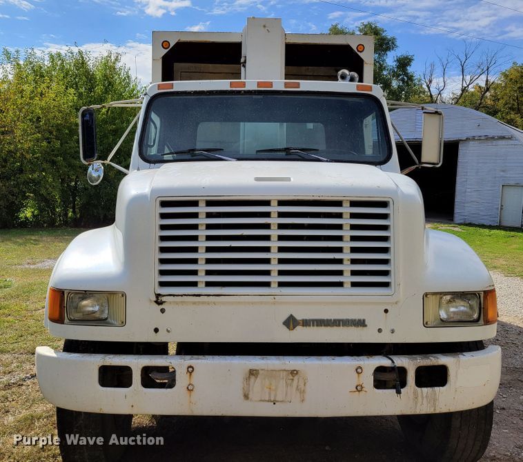 image for item DM8070 1993 International 4900  refuse truck