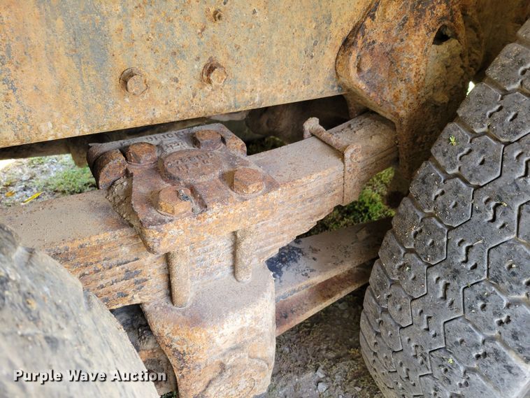 image for item DM8070 1993 International 4900  refuse truck