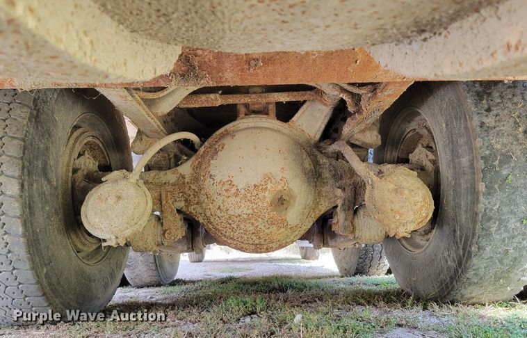 image for item DM8070 1993 International 4900  refuse truck