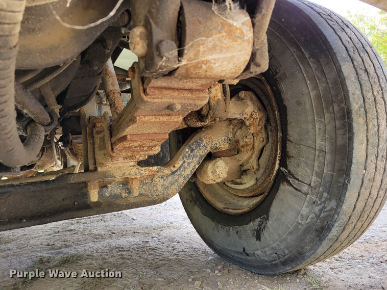 image for item DM8070 1993 International 4900  refuse truck