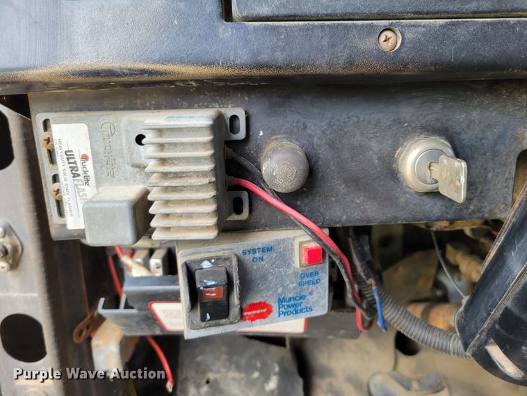 image for item DM8070 1993 International 4900  refuse truck