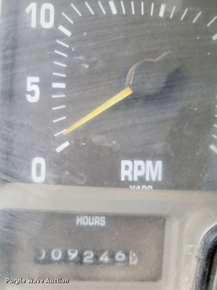 image for item DM8070 1993 International 4900  refuse truck