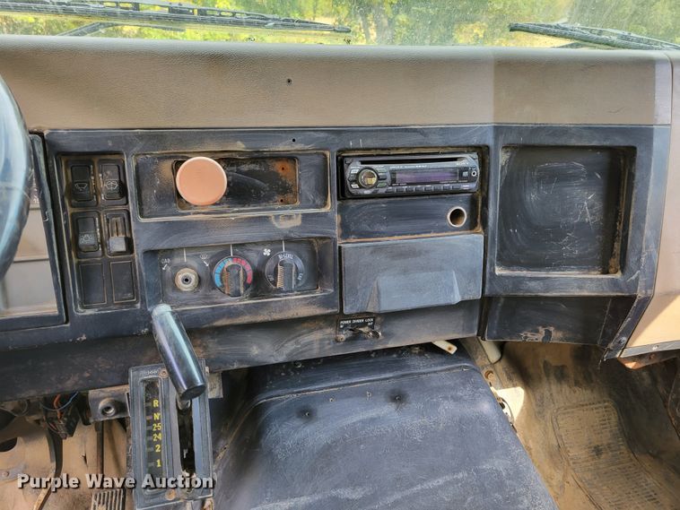 image for item DM8070 1993 International 4900  refuse truck