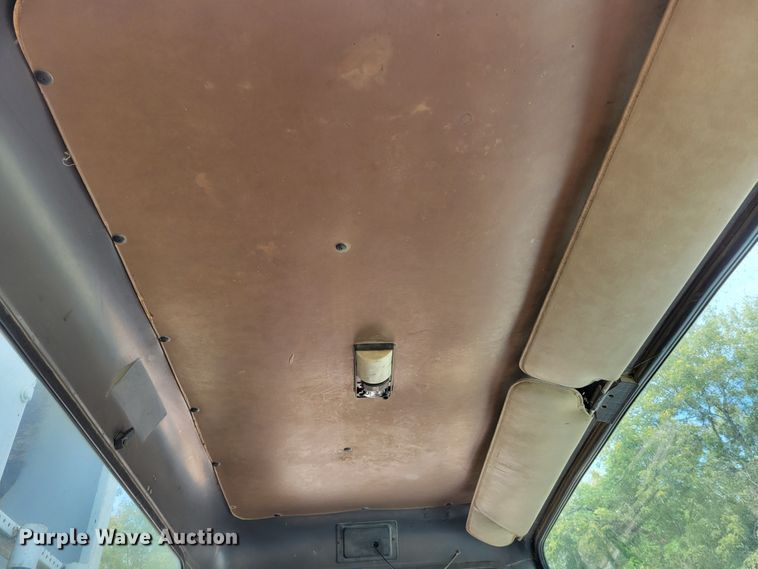 image for item DM8070 1993 International 4900  refuse truck